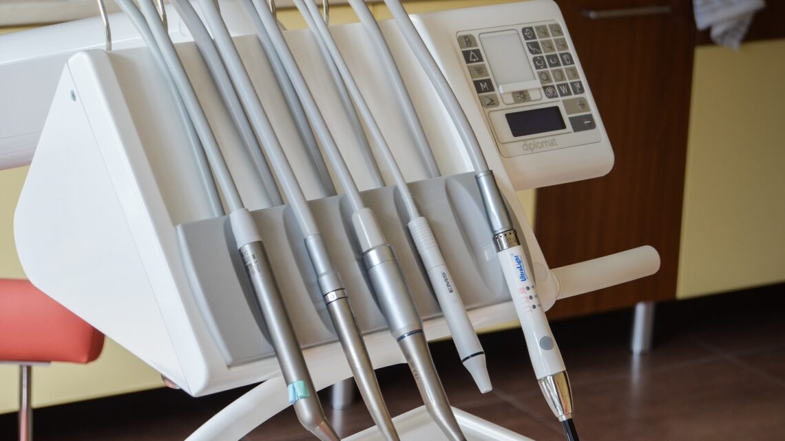 Jak długo goi się podcięte wędzidełko i o co zadbać?