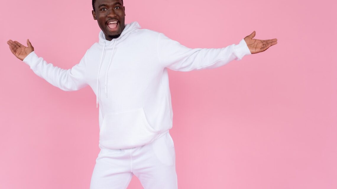 Modne bluzy filmowe 2023 — zestawienie najlepszych modeli Modne bluzy filmowe 2023 — zestawienie najlepszych modeli