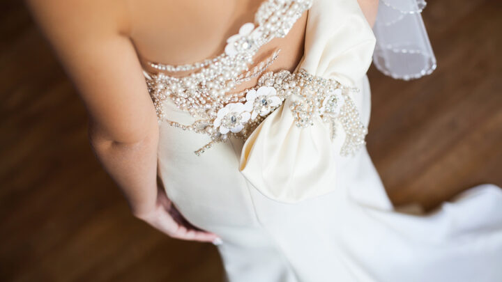 Dodatki pasmanteryjne, które odmienią suknię ślubną