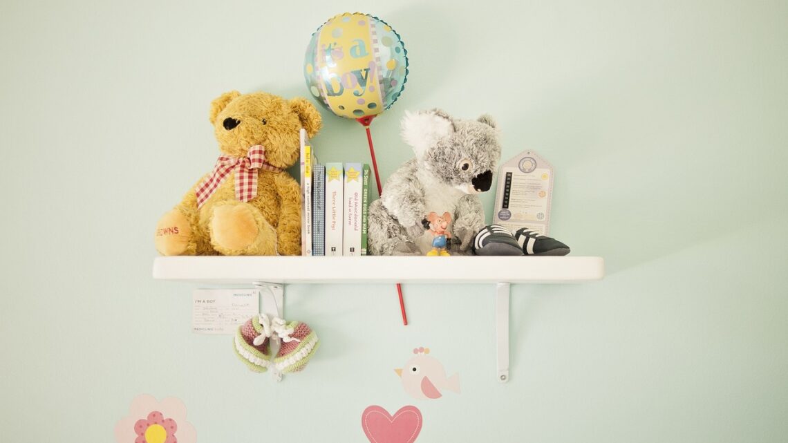 Półki ścienne – 4 pomysły, jak je zaaranżować