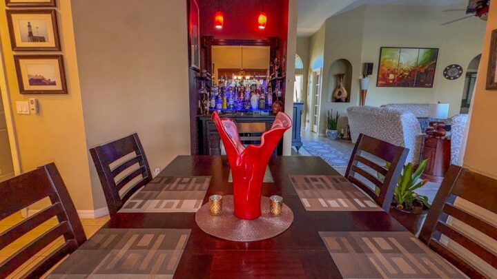 Stoły rozkładane do salonu – elegancja i funkcjonalność